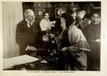 1917 - alter Druck - Aus dem Kriegsfilm "Der feldgraue Groschen" : In der Goldsammelstelle